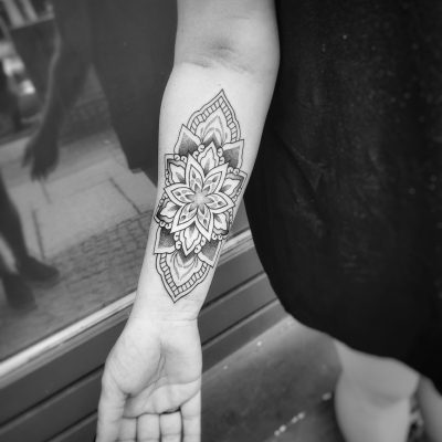 Selfmade-Tattoo-Berlin-Heydude-Vegan-Fineline-A-Mandala-Dotwork