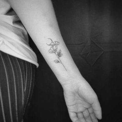 Selfmade-Tattoo-Berlin-Heydude-Vegan-Fineline-Moon-Flowers-Fine